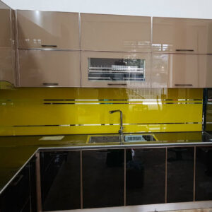 Kính bếp chỉ gương